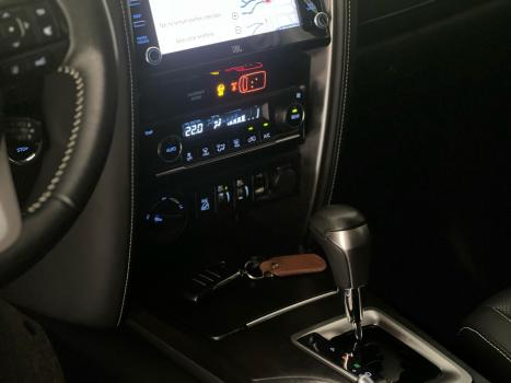 TOYOTA Hilux SW4 2.8 16V 4P SRX 4X4 7 LUGARES TURBO DIESEL AUTOM�TICO, Foto 16