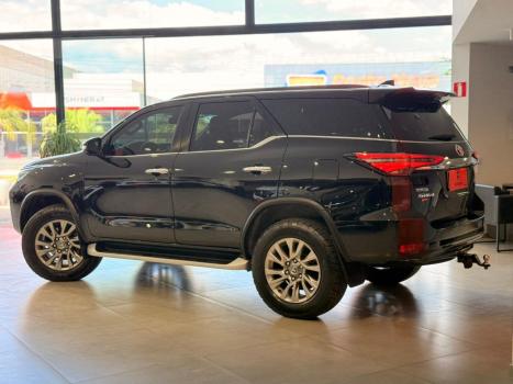 TOYOTA Hilux SW4 2.8 16V 4P SRX 4X4 7 LUGARES TURBO DIESEL AUTOM�TICO, Foto 5