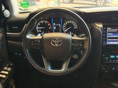 TOYOTA Hilux SW4 2.8 16V 4P SRX 4X4 7 LUGARES TURBO DIESEL AUTOM�TICO, Foto 14