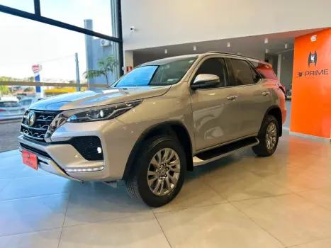 TOYOTA Hilux SW4 2.8 16V 4P SRX 4X4 7 LUGARES TURBO DIESEL AUTOM�TICO, Foto 1