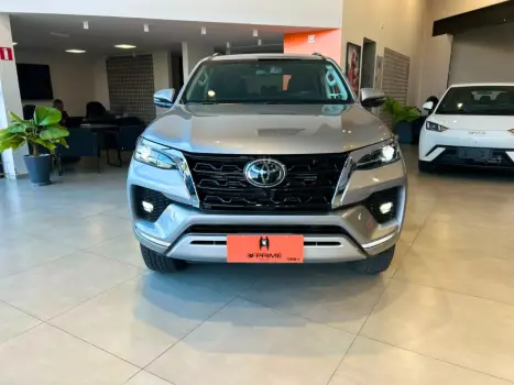 TOYOTA Hilux SW4 2.8 16V 4P SRX 4X4 7 LUGARES TURBO DIESEL AUTOM�TICO, Foto 2