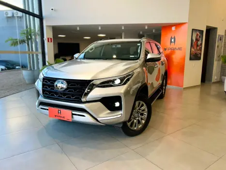 TOYOTA Hilux SW4 2.8 16V 4P SRX 4X4 7 LUGARES TURBO DIESEL AUTOM�TICO, Foto 4
