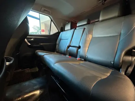 TOYOTA Hilux SW4 2.8 16V 4P SRX 4X4 7 LUGARES TURBO DIESEL AUTOM�TICO, Foto 9