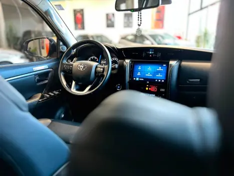 TOYOTA Hilux SW4 2.8 16V 4P SRX 4X4 7 LUGARES TURBO DIESEL AUTOM�TICO, Foto 11