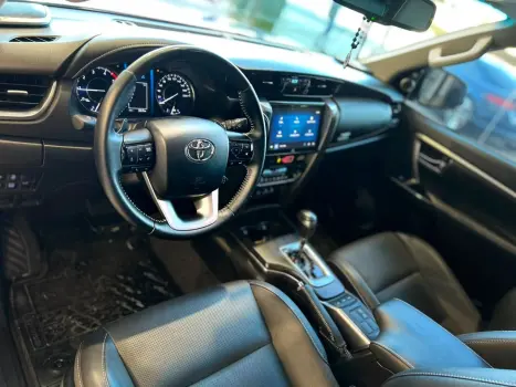 TOYOTA Hilux SW4 2.8 16V 4P SRX 4X4 7 LUGARES TURBO DIESEL AUTOM�TICO, Foto 12