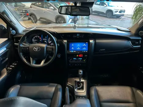 TOYOTA Hilux SW4 2.8 16V 4P SRX 4X4 7 LUGARES TURBO DIESEL AUTOM�TICO, Foto 14