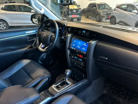 TOYOTA Hilux SW4 2.8 16V 4P SRX 4X4 7 LUGARES TURBO DIESEL AUTOM�TICO, Foto 15