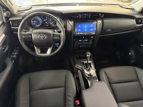 TOYOTA Hilux SW4 2.8 16V 4P SRX PLATINUM 4X4 7 LUGARES TURBO DIESEL AUTOM�TICO, Foto 8