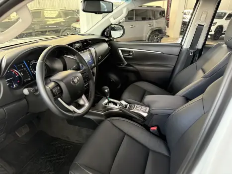 TOYOTA Hilux SW4 2.8 16V 4P SRX PLATINUM 4X4 7 LUGARES TURBO DIESEL AUTOM�TICO, Foto 13