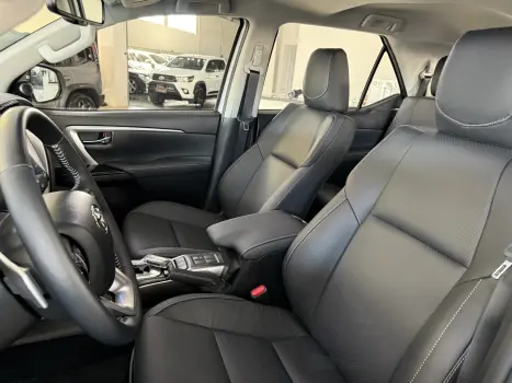 TOYOTA Hilux SW4 2.8 16V 4P SRX PLATINUM 4X4 7 LUGARES TURBO DIESEL AUTOM�TICO, Foto 14