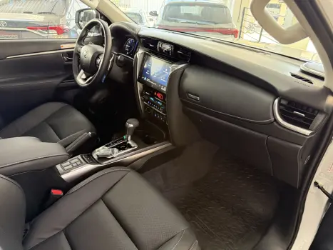 TOYOTA Hilux SW4 2.8 16V 4P SRX PLATINUM 4X4 7 LUGARES TURBO DIESEL AUTOM�TICO, Foto 16