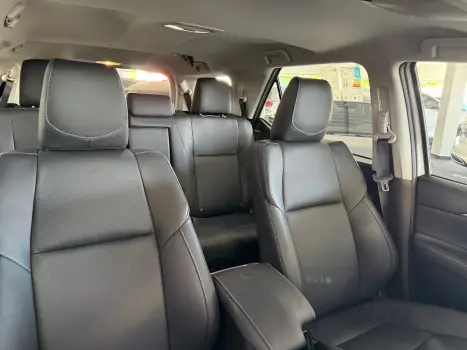 TOYOTA Hilux SW4 2.8 16V 4P SRX PLATINUM 4X4 7 LUGARES TURBO DIESEL AUTOM�TICO, Foto 17