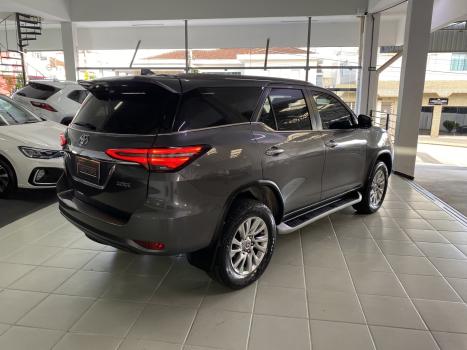 TOYOTA Hilux SW4 2.8 16V 4P SRX 4X4 7 LUGARES TURBO DIESEL AUTOM�TICO, Foto 4
