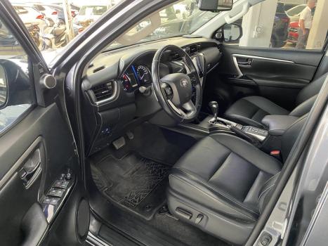 TOYOTA Hilux SW4 2.8 16V 4P SRX 4X4 7 LUGARES TURBO DIESEL AUTOM�TICO, Foto 8