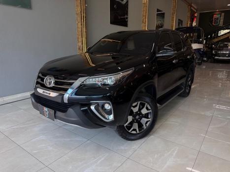 TOYOTA Hilux SW4 2.8 4P SRX 4X4 DIAMOND 7 LUGARES TURBO DIESEL AUTOM�TICO, Foto 1