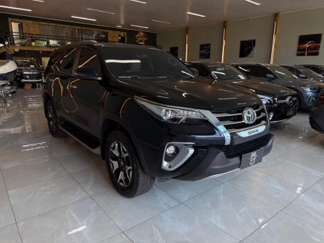TOYOTA Hilux SW4 2.8 4P SRX 4X4 DIAMOND 7 LUGARES TURBO DIESEL AUTOM�TICO, Foto 2