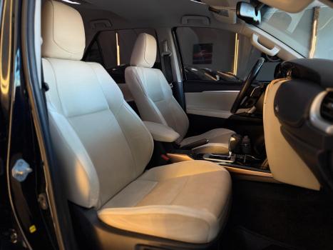 TOYOTA Hilux SW4 2.8 4P SRX 4X4 DIAMOND 7 LUGARES TURBO DIESEL AUTOM�TICO, Foto 11