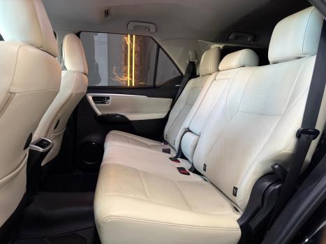 TOYOTA Hilux SW4 2.8 4P SRX 4X4 DIAMOND 7 LUGARES TURBO DIESEL AUTOM�TICO, Foto 12