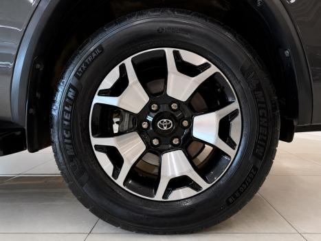 TOYOTA Hilux SW4 2.8 4P SRX 4X4 DIAMOND 7 LUGARES TURBO DIESEL AUTOM�TICO, Foto 13