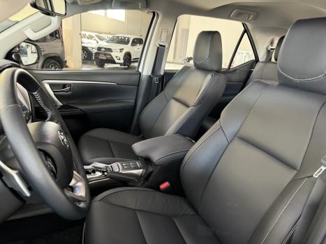 TOYOTA Hilux SW4 2.8 16V 4P SRX PLATINUM 4X4 7 LUGARES TURBO DIESEL AUTOMÁTICO, Foto 14