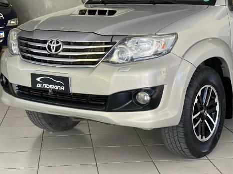 TOYOTA Hilux SW4 3.0 16V 4P SRV 4X4 TURBO DIESEL AUTOM�TICO, Foto 3