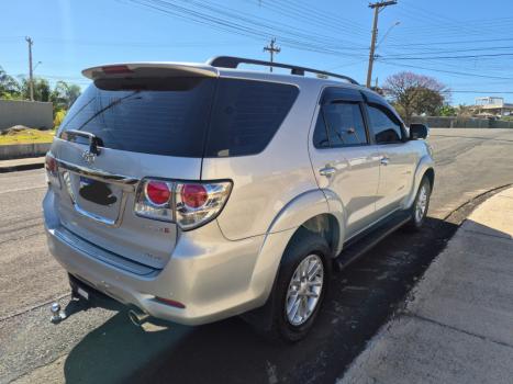 TOYOTA Hilux SW4 3.0 16V 4P SRV 4X4 TURBO DIESEL AUTOM�TICO, Foto 2