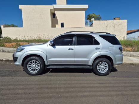 TOYOTA Hilux SW4 3.0 16V 4P SRV 4X4 TURBO DIESEL AUTOM�TICO, Foto 3