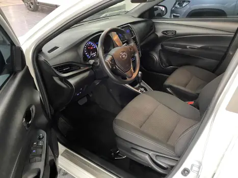 TOYOTA Yaris Hatch 1.5 16V 4P FLEX XL MULTIDRIVE AUTOMÁTICO CVT, Foto 8 TOYOTA Yaris Hatch 1.5 16V 4P FLEX XL MULTIDRIVE AUTOMÁTICO CVT, Foto 8