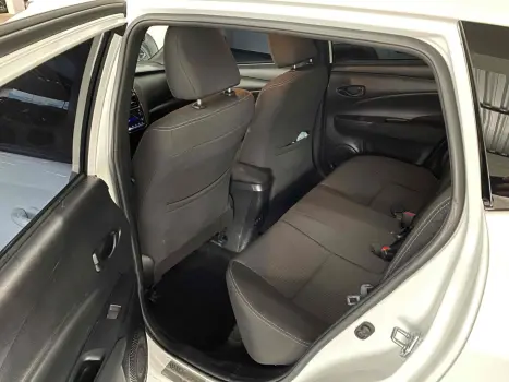 TOYOTA Yaris Hatch 1.5 16V 4P FLEX XL MULTIDRIVE AUTOMÁTICO CVT, Foto 10 TOYOTA Yaris Hatch 1.5 16V 4P FLEX XL MULTIDRIVE AUTOMÁTICO CVT, Foto 10