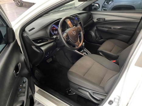 TOYOTA Yaris Sedan , Foto 8