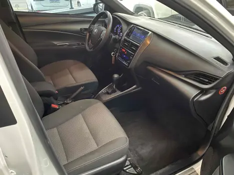 TOYOTA Yaris Sedan , Foto 13