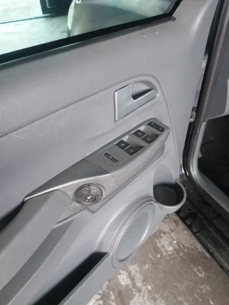 VOLKSWAGEN Fox 1.6 4P PLUS FLEX, Foto 10