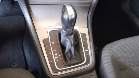 VOLKSWAGEN Golf 1.6 4P CONFORTLINE AUTOMÁTICO, Foto 7 VOLKSWAGEN Golf 1.6 4P CONFORTLINE AUTOMÁTICO, Foto 7