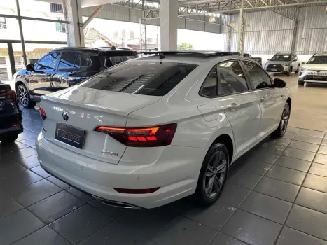 VOLKSWAGEN Jetta 1.4 4P 250 TSI R-LINE AUTOM�TICO, Foto 4