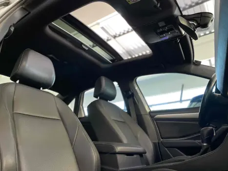 VOLKSWAGEN Jetta 1.4 4P 250 TSI R-LINE AUTOM�TICO, Foto 14