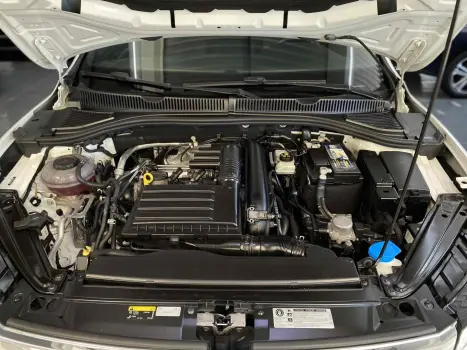 VOLKSWAGEN Jetta 1.4 4P 250 TSI R-LINE AUTOM�TICO, Foto 19