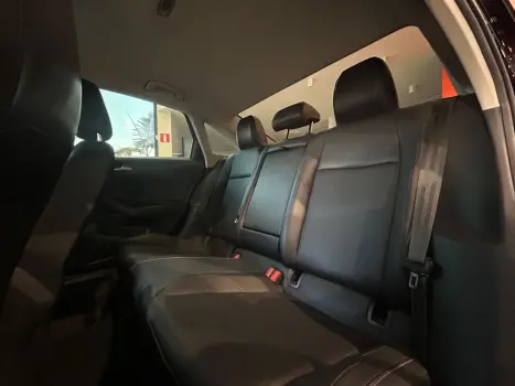 VOLKSWAGEN Jetta 1.4 4P 250 TSI TURBO COMFORTLINE AUTOM�TICO, Foto 18