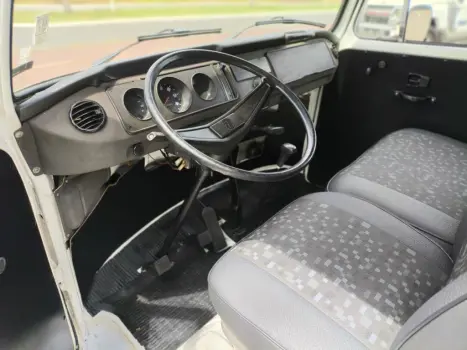 VOLKSWAGEN Kombi Furg�o 1.6, Foto 9