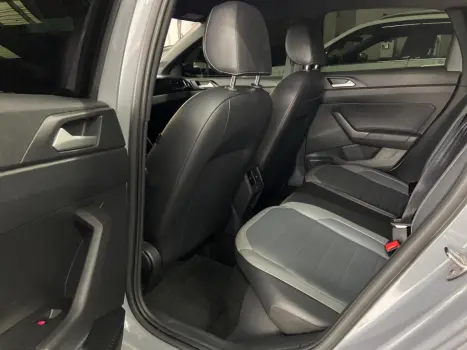 VOLKSWAGEN Nivus 1.0 4P FLEX 200 TSI HIGHLINE TURBO AUTOM�TICO, Foto 9