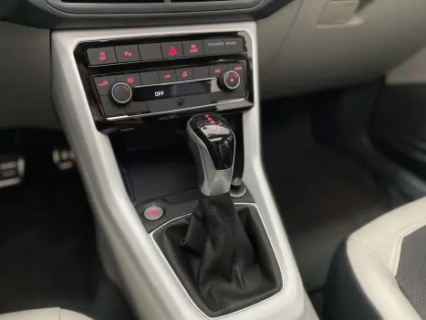 VOLKSWAGEN T-Cross 1.4 4P 250 TSI FLEX HIGHLINE AUTOM�TICO, Foto 17