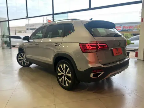 VOLKSWAGEN Taos 1.4 16V 4P FLEX 250 TSI HIGHLINE AUTOM�TICO, Foto 4