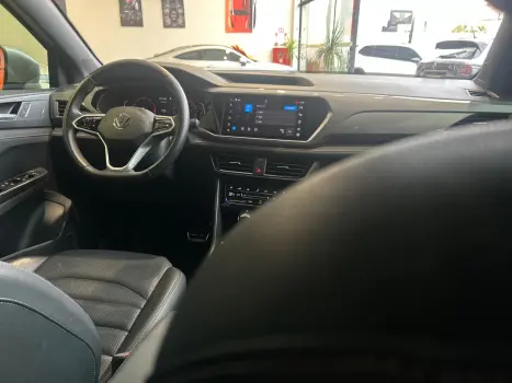 VOLKSWAGEN Taos 1.4 16V 4P FLEX 250 TSI HIGHLINE AUTOM�TICO, Foto 17