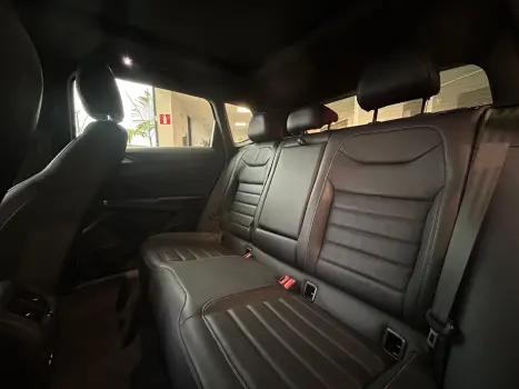 VOLKSWAGEN Taos 1.4 16V 4P FLEX 250 TSI HIGHLINE AUTOM�TICO, Foto 19