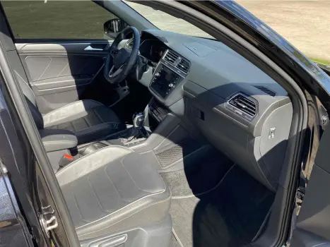 VOLKSWAGEN Tiguan 1.4 250 TSI TOTAL FLEX ALLSPACE COMFORTLINE TURBO AUTOM�TICO TIPTRONIC, Foto 15