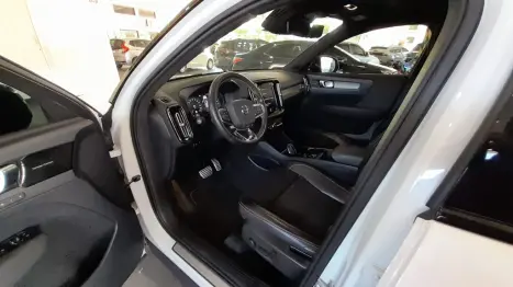 VOLVO XC40 1.5 16V 4P T5 RECHARGE H�BRIDO R-DESIGN GEARTRONIC AUTOM�TICO, Foto 4