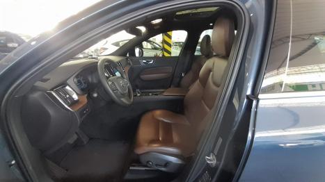 VOLVO XC60 2.0 16V 4P T8 RECHARGE H�BRIDO PLUS AWD TURBO GEARTRONIC AUTOM�TICO, Foto 4