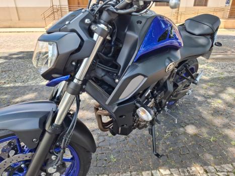 YAMAHA MT-07 700 , Foto 3