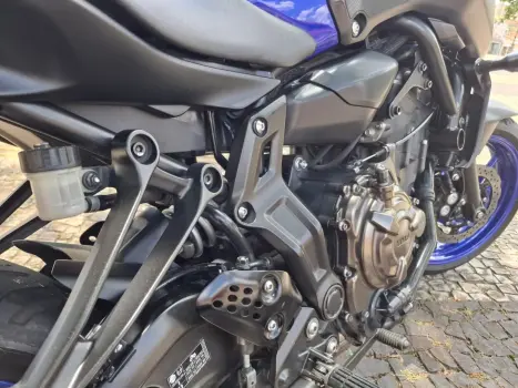 YAMAHA MT-07 700 , Foto 8