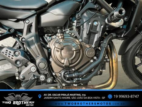 YAMAHA MT-07 700 ABS, Foto 3