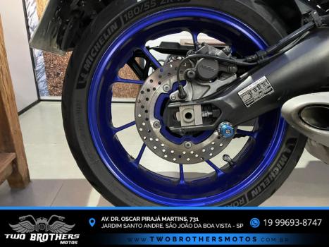 YAMAHA MT-09 850 ABS, Foto 2